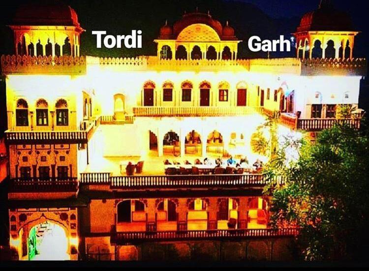 Tordi Garh Hotel Malpura  Kültér fotó